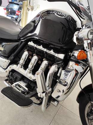 TRIUMPH ROCKET III 